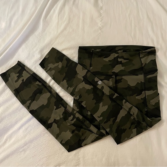 Lululemon Fast and Free High-Rise Tight 25"
Heritage 365 Camo Medium Olive Multi - Picture 3 of 9